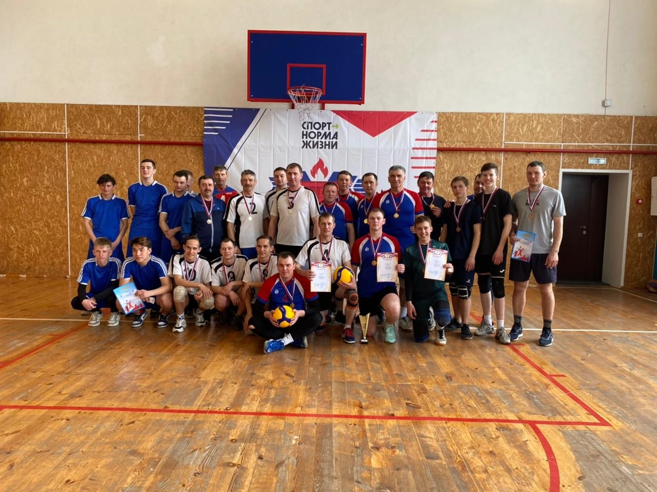 В прошедшие выходные, 9 апреля состоялись соревнования по волейболу среди мужчин в зачет 38 Спартакиады муниципального округа Чарышский район.