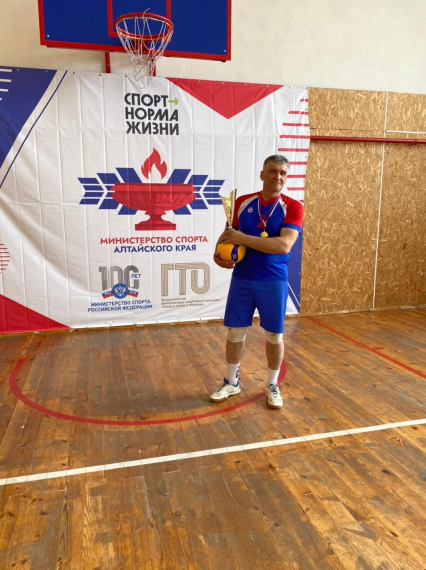 В прошедшие выходные, 9 апреля состоялись соревнования по волейболу среди мужчин в зачет 38 Спартакиады муниципального округа Чарышский район.